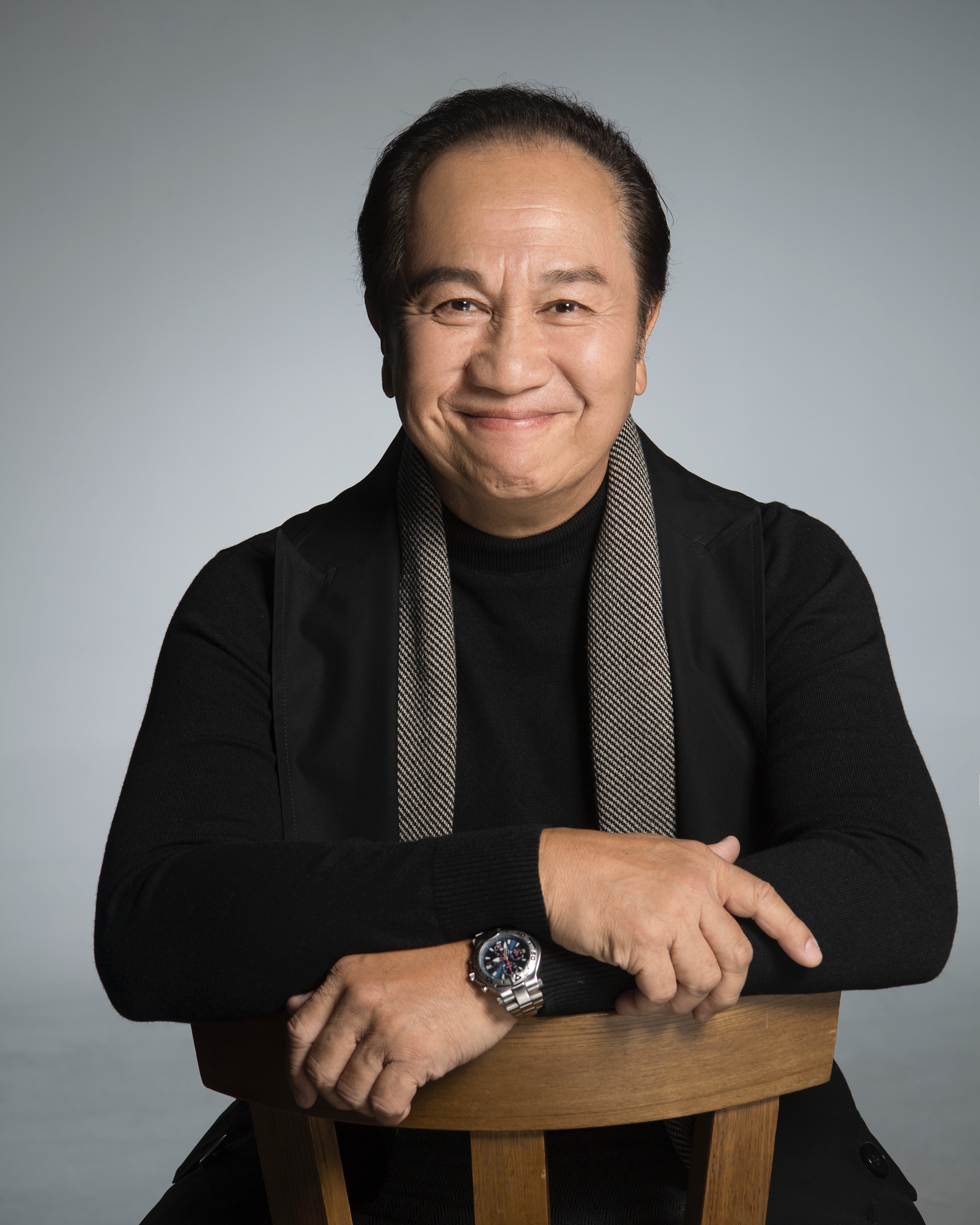  p>郭锋(kwok fung,曾被误称为郭峰),原名郭民富,1951年10月27日生于