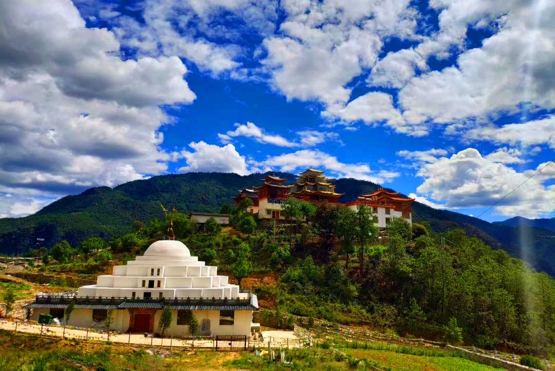  p data-id="gn0ddnleys">太阳寺位于云南省迪庆藏族自治州维西傈僳族