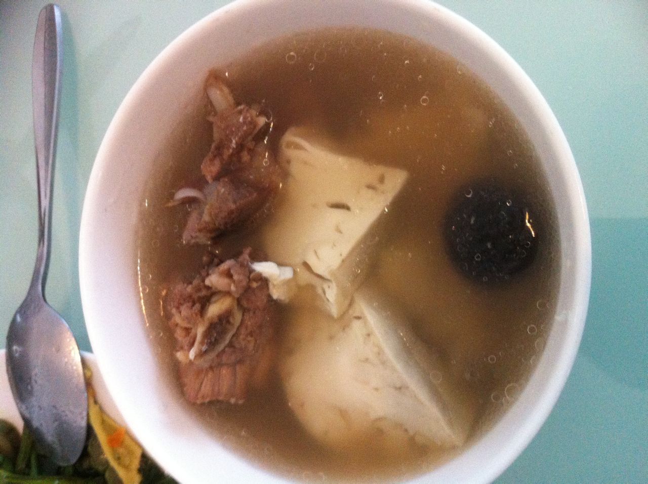 枫球炖豆腐排骨汤