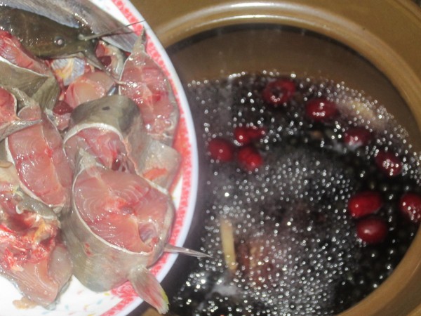 黑豆塘虱鱼煲