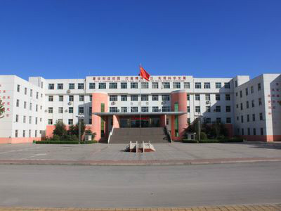  p>临清实验高中位于临清城南新区,是一所办学历史悠久,校园环境优美