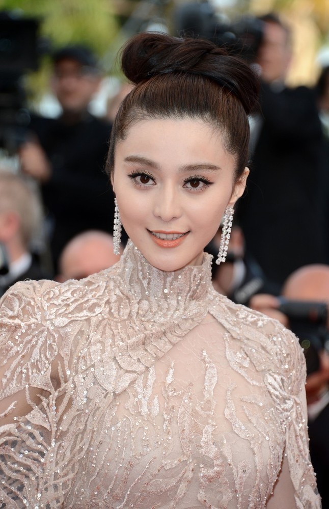  p>范冰冰,1981年9月16日出生于山东青岛,华语影视女演员,制片人,歌手