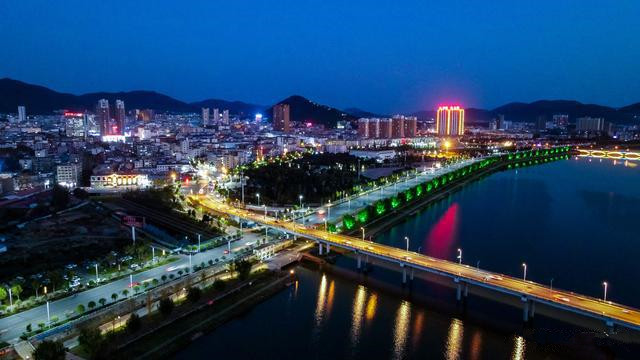  p>淅川县是河南省 a target="_blank" href="/item/南阳市">南阳市 