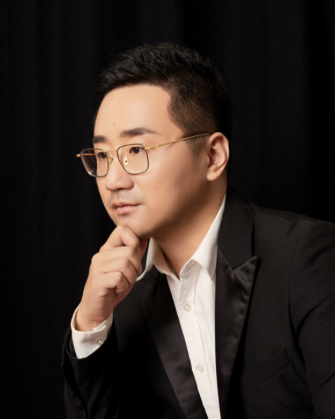  p>高强,副教授,清华大学博士在读,硕士生导师,服装与服饰设计一教研