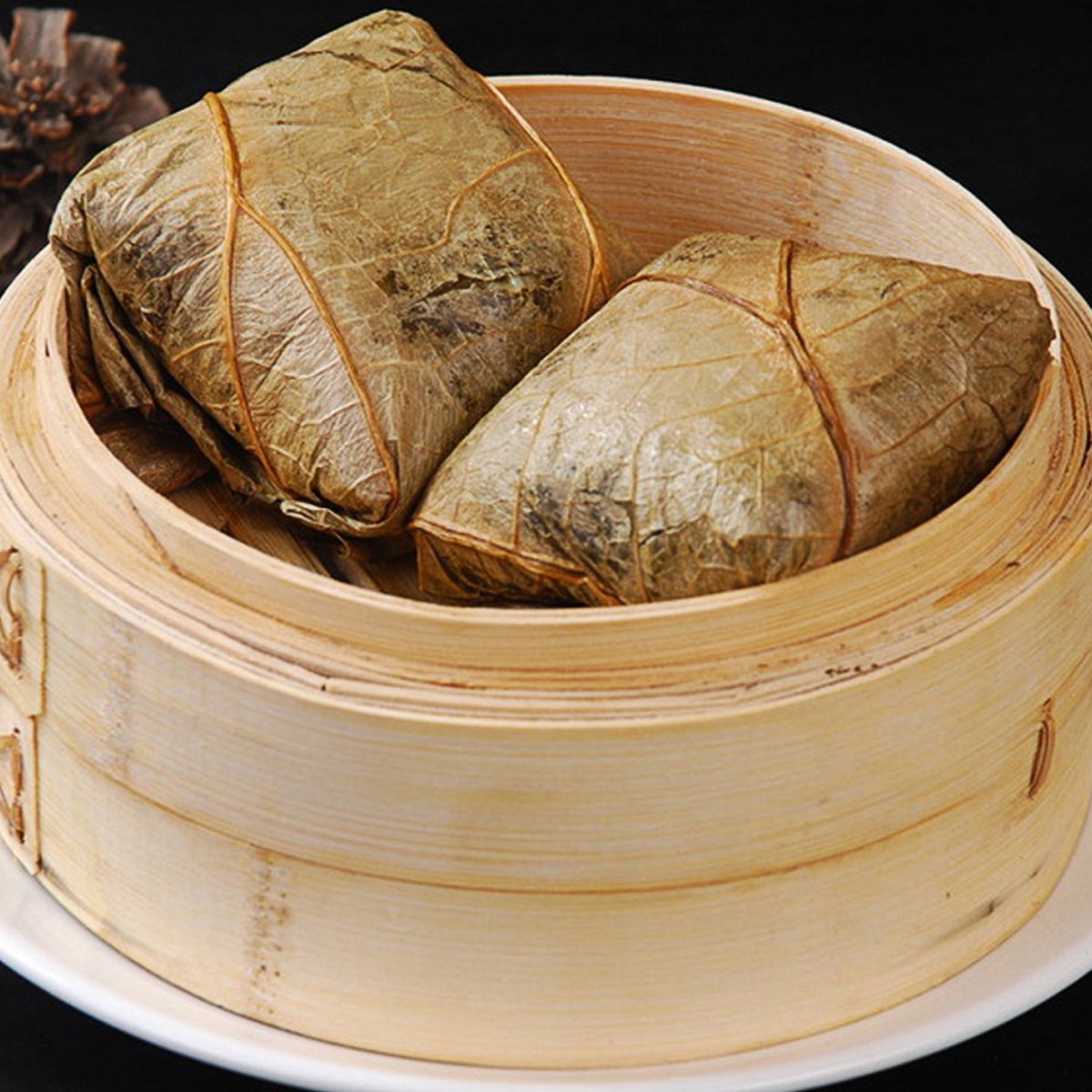  p data-id="gnaqxiwoi6">荷香糯米鸡是一道色香味俱全的名菜,属于