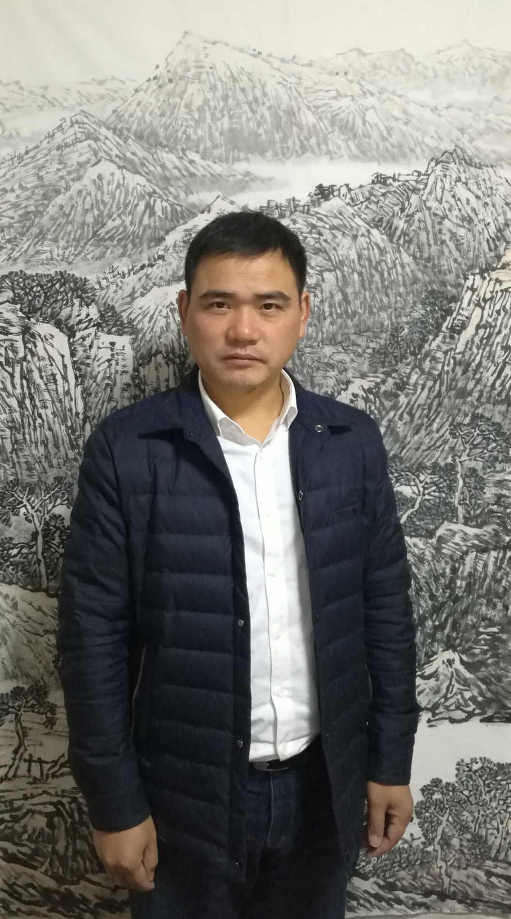 2012年研究生毕业于广西艺术学院美术学中国山水画专业,获硕士学位.