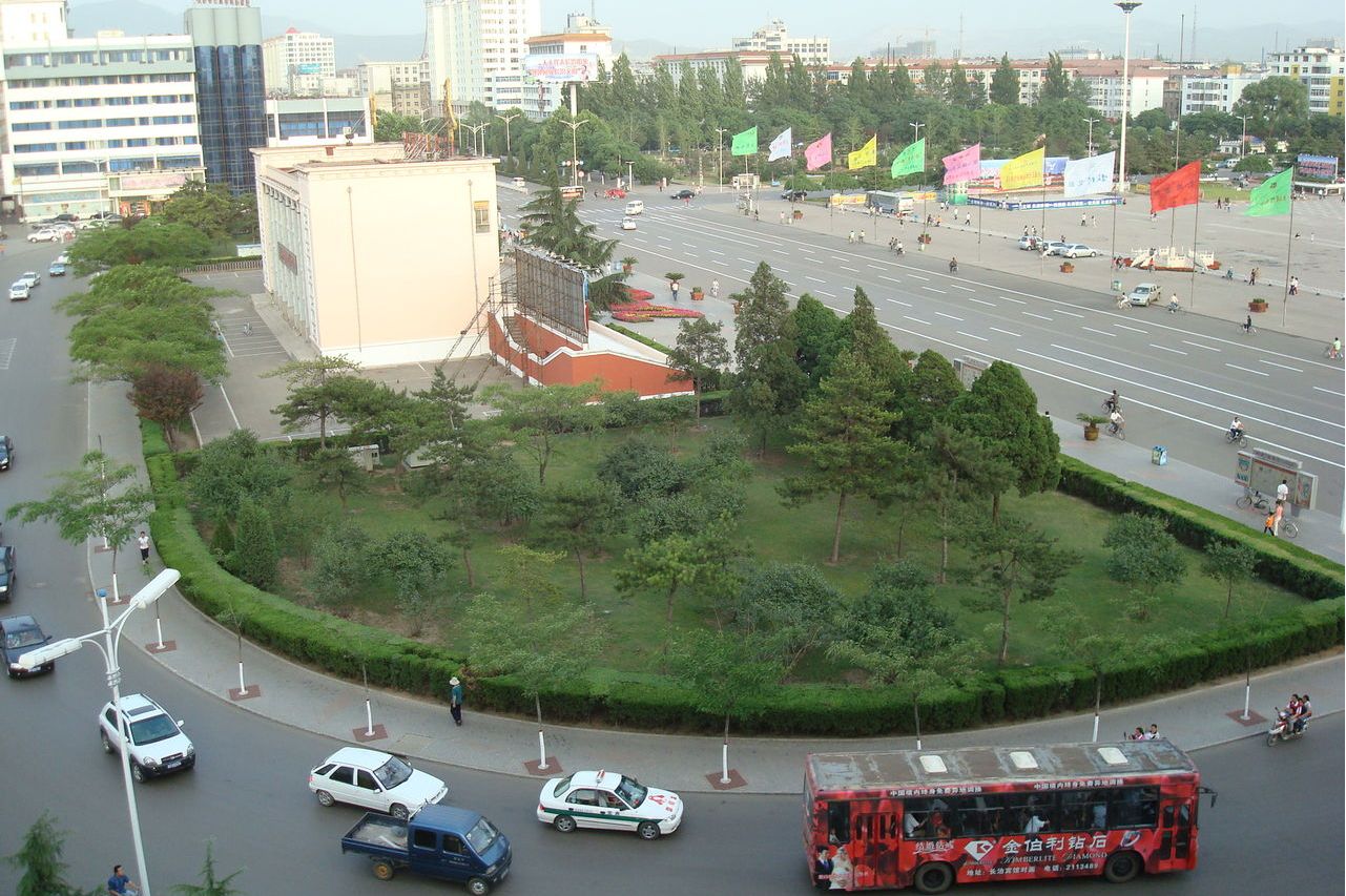  p data-id="gnwl7usyp7">八一广场     长治市八一广场始建于1969年
