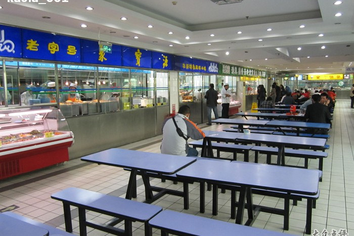  p>牛街清真超市美食城营业面积1400多平方米,内设300多个 a href="#"