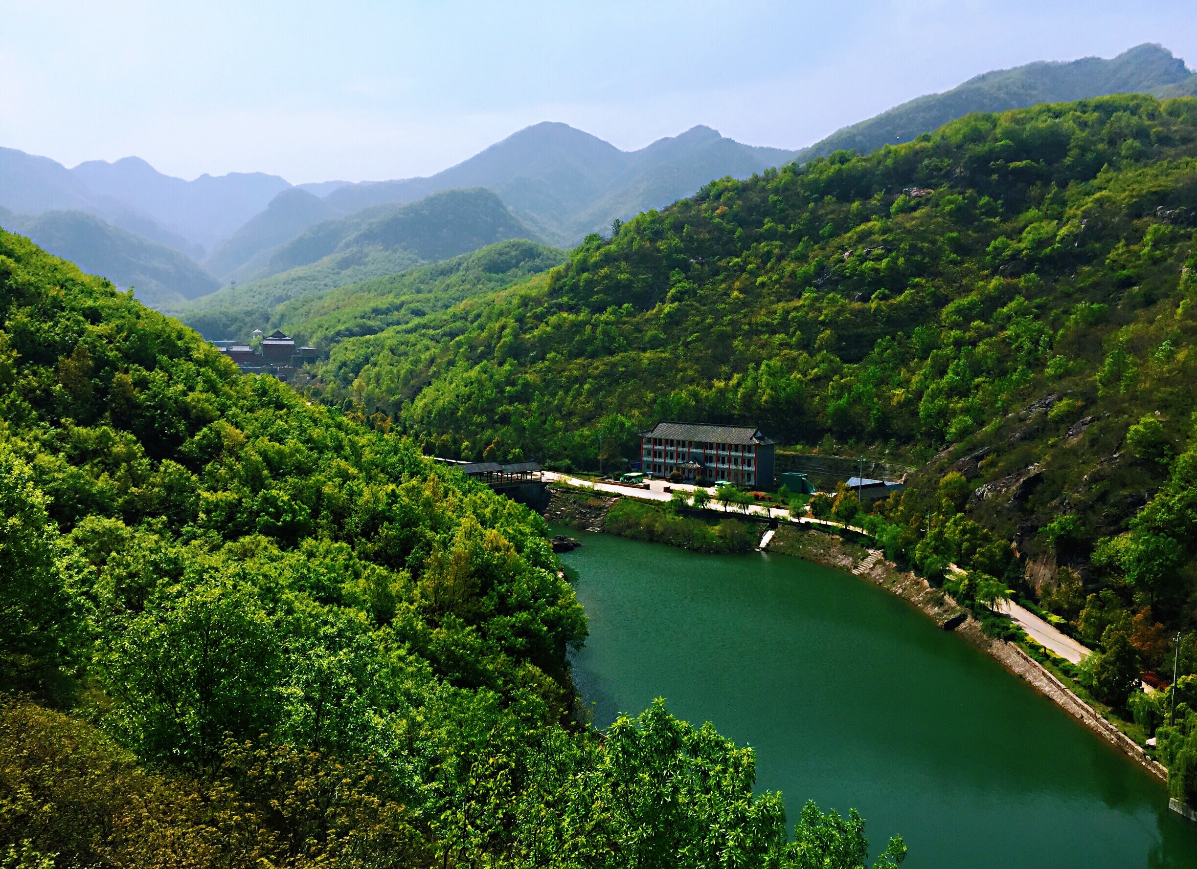  p data-id="go15956nhr">祥龙谷景区位于河南省平顶山市舞钢市南部