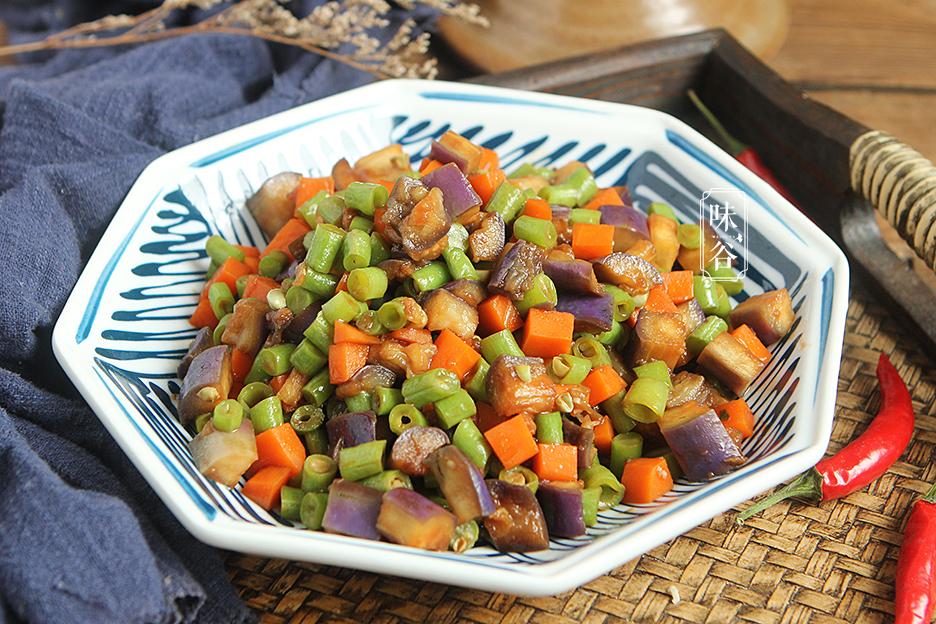  p>焖煮迷你蔬菜是一道菜肴,主要制作材料有橄榄油, a target="_blank