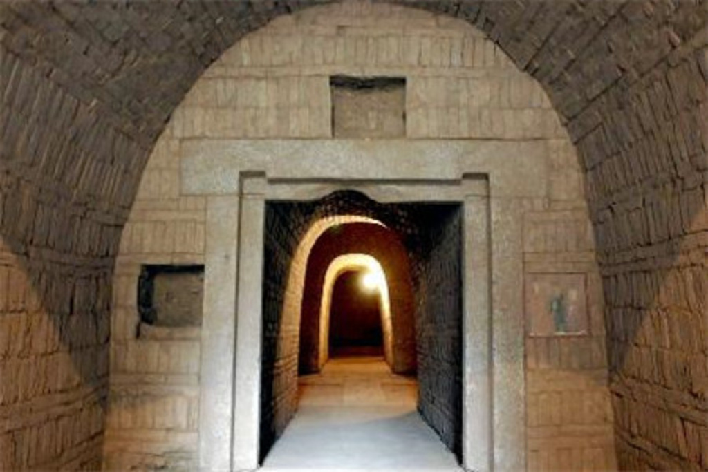  p>古墓葬旅游区是由酒泉丁家闸魏晋壁画墓,西沟唐代彩绘模印画砖墓