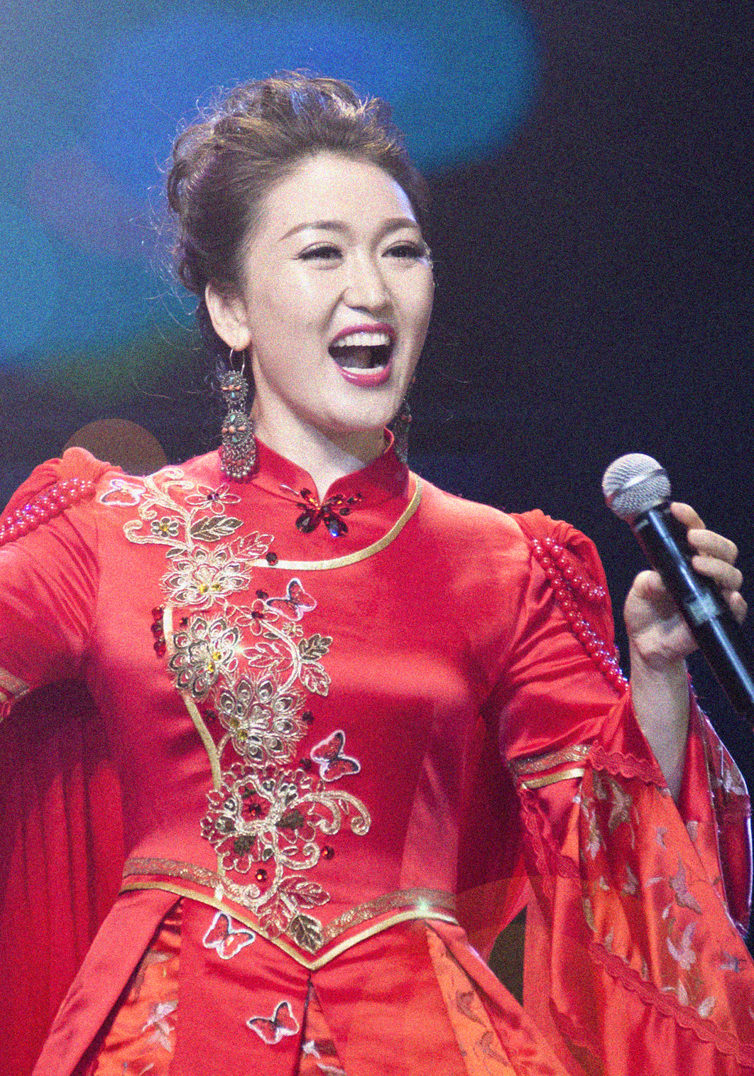  span class="ref" data-ctrid="sn7kaw6hcxkn">达斡尔族女高音歌唱家