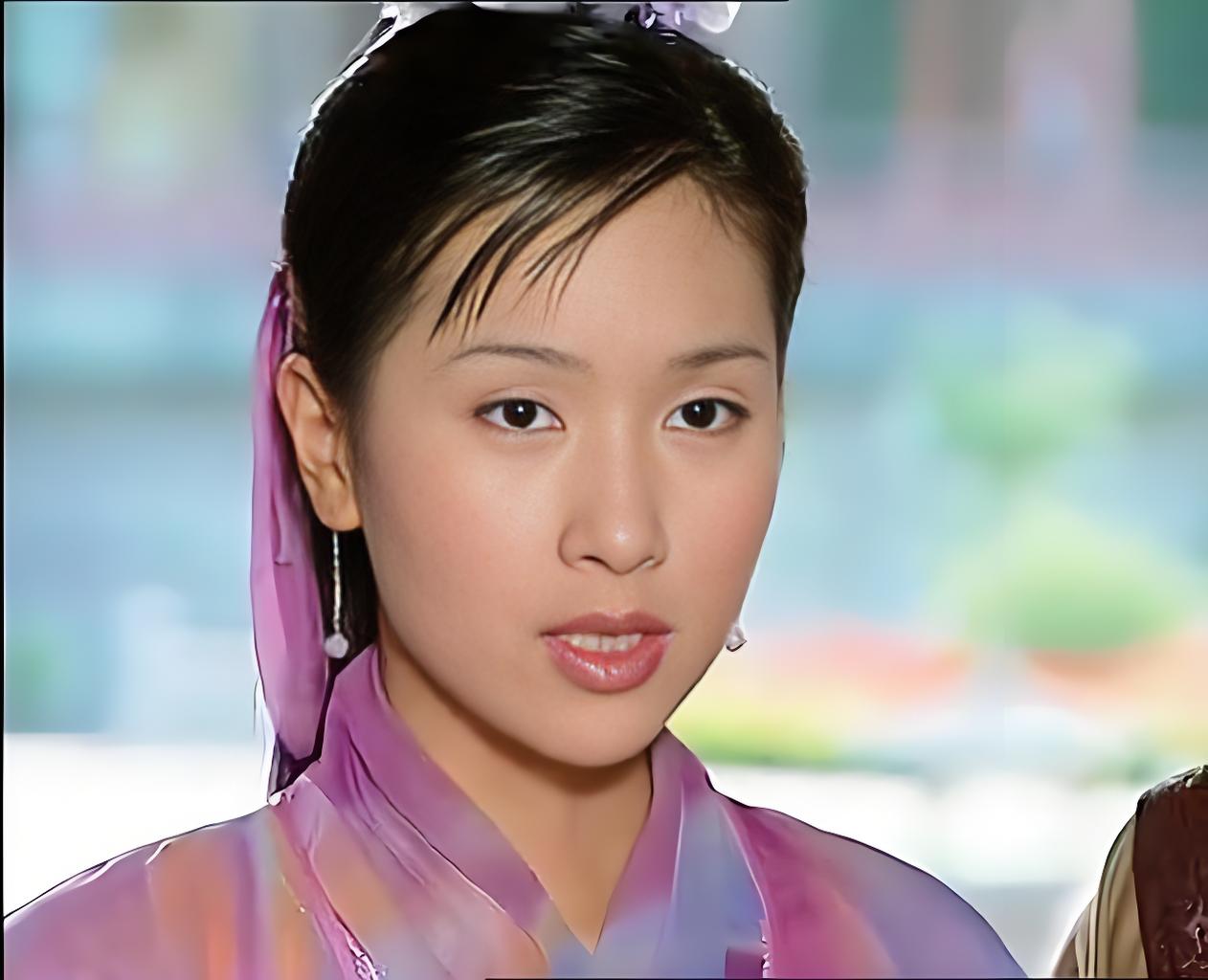 白羽彤,女,2002年电视剧《大醉侠》中的人物