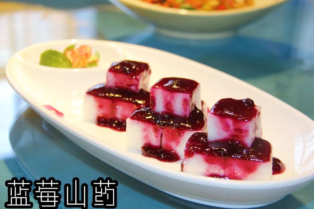  p>蓝莓香橙山药以铁棍山药,蓝莓酱,橙子皮为主料的菜品 /p>