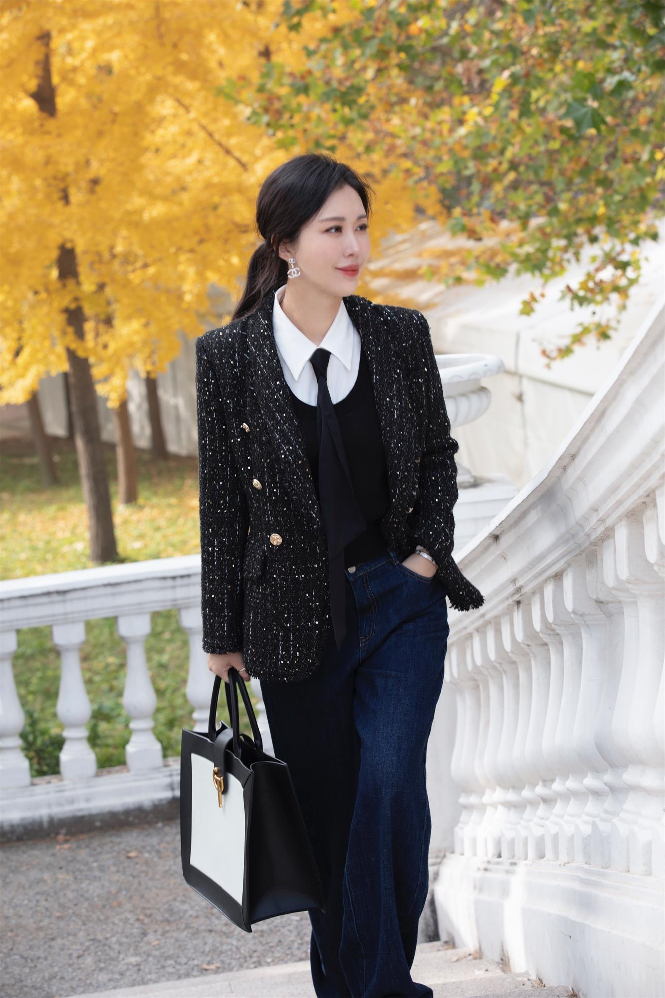 田朴珺,女,汉族,1981年2月23日出生于上海市,制片人,演员,作家