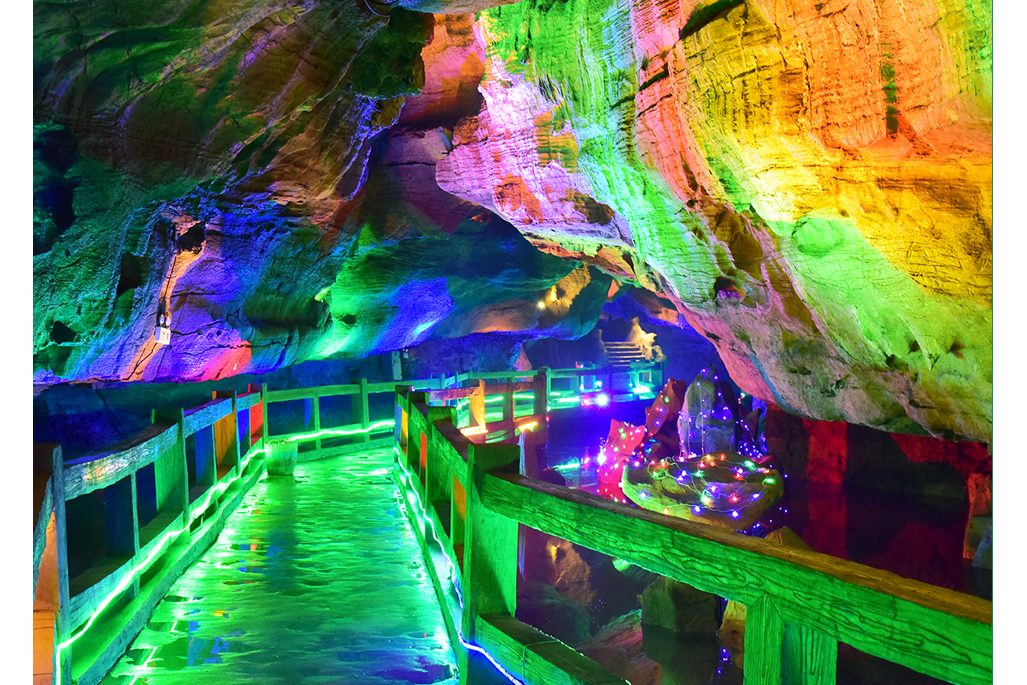 萤火虫水洞·地下大峡谷旅游区
