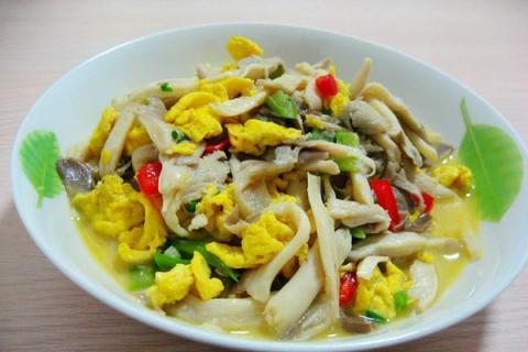 平菇炒鸡蛋