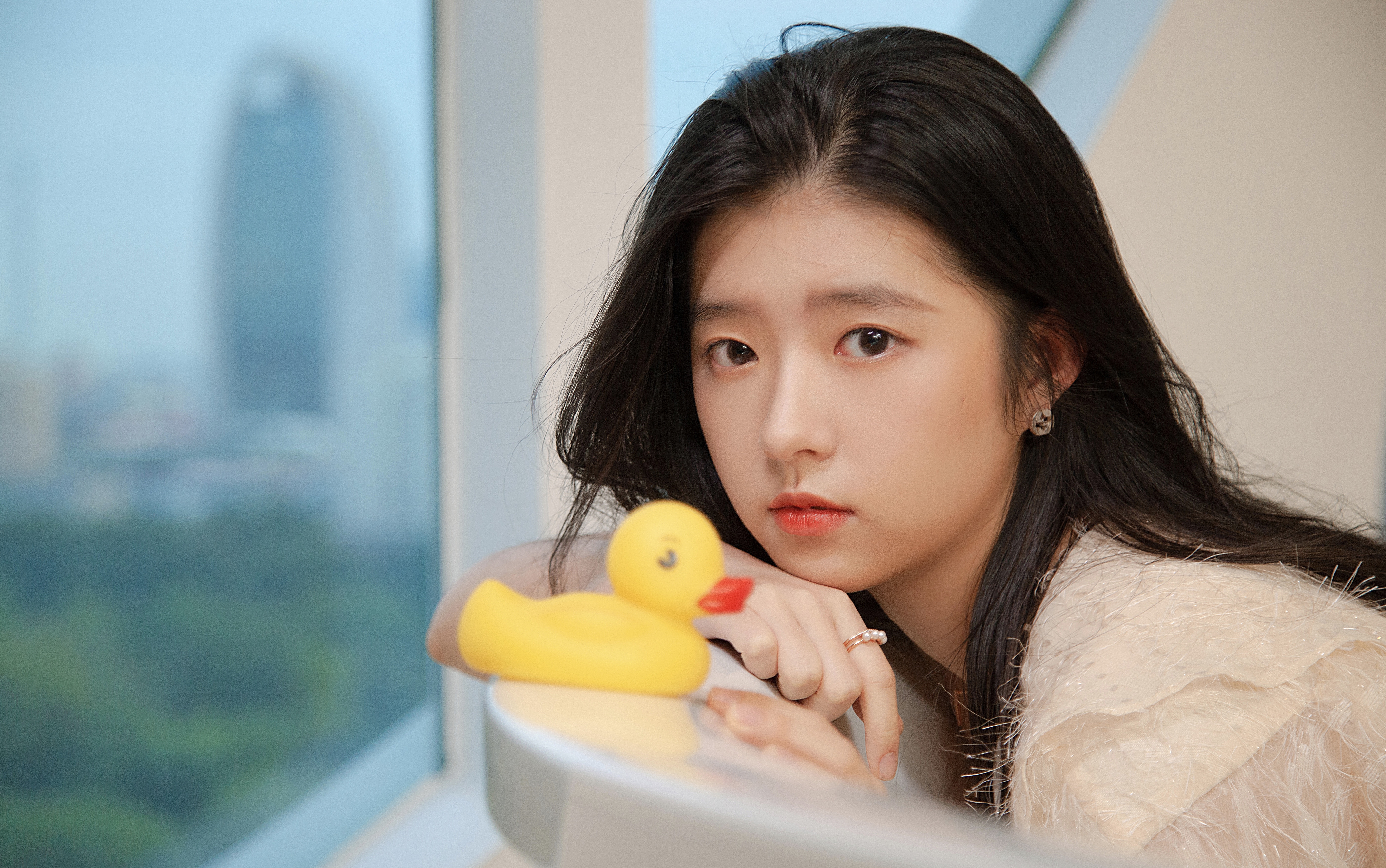 id="gnto7a3le6">何蓝逗,本名何蓝,1999年10月16日生于广东省惠州市