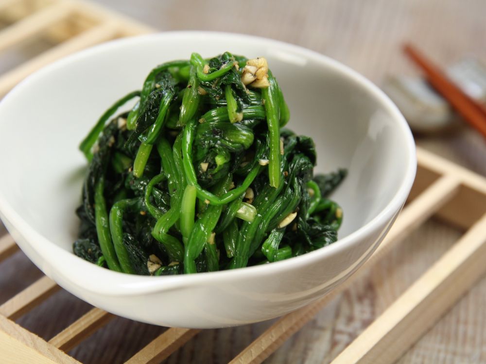 日式芝麻粉炒菠菜,日本料理的一种,主要原料是<a target="