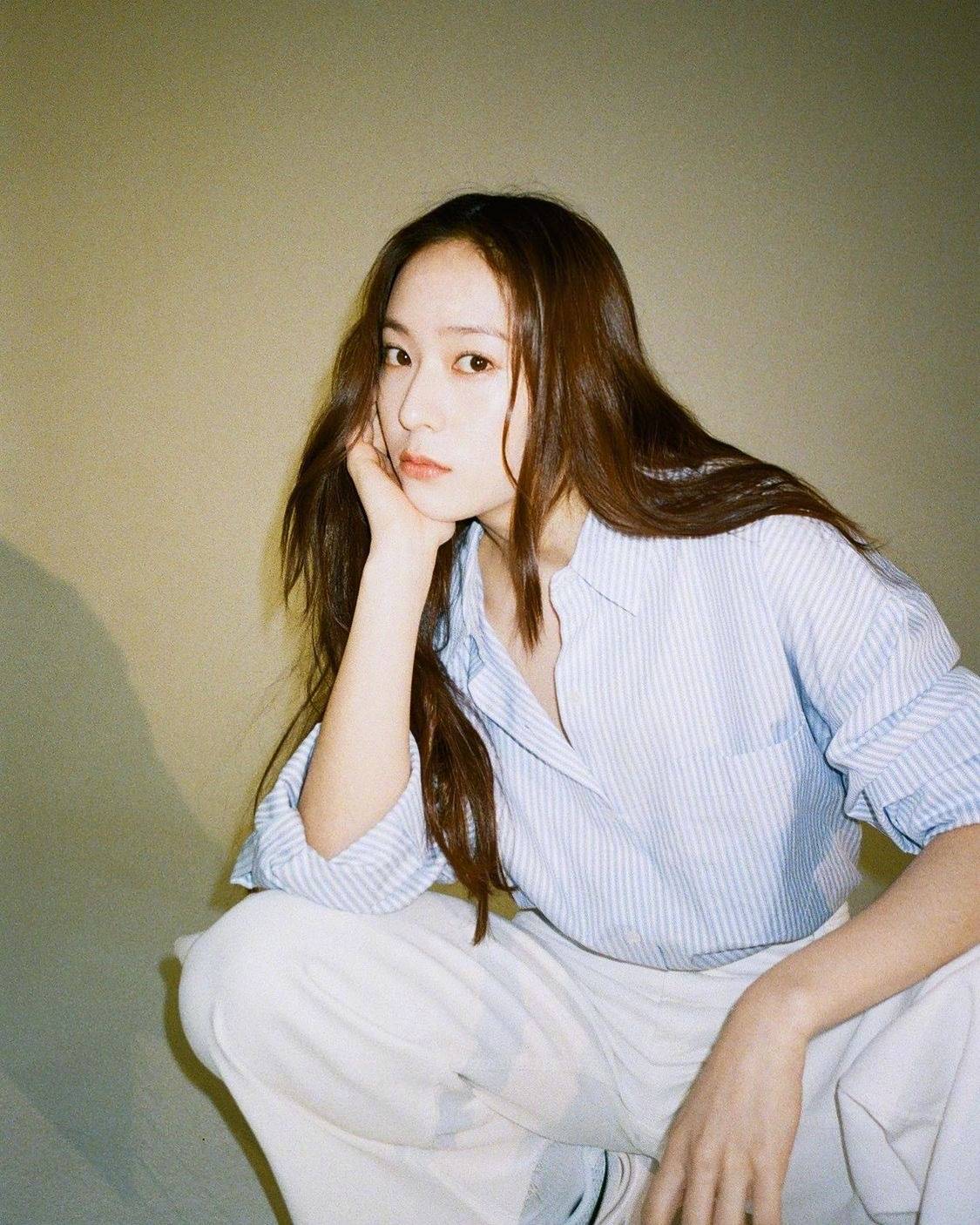  p>郑秀晶(krystal),1994年10月24日出生于美国加利福尼亚州旧金山