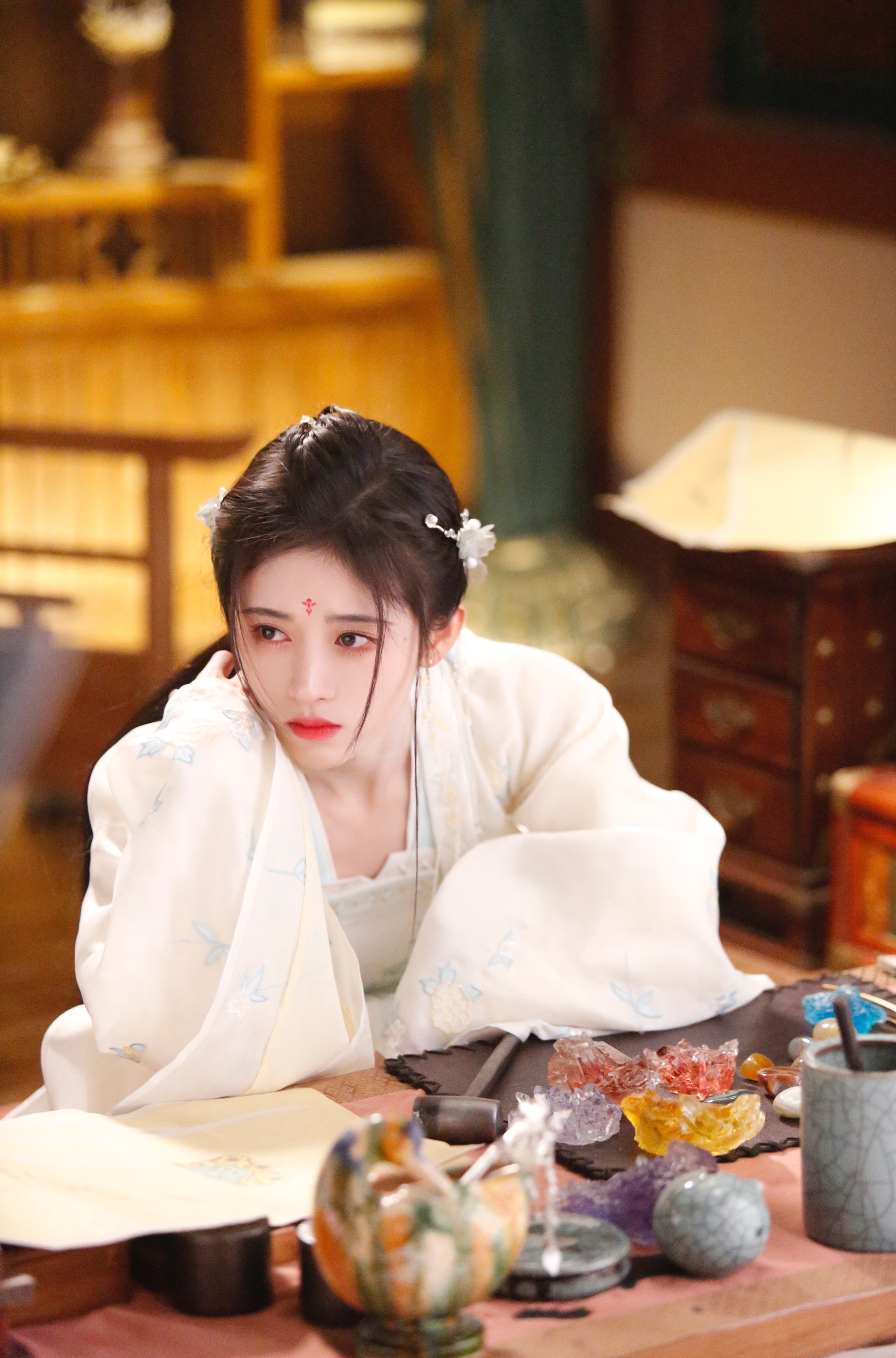  p>鞠婧祎(kiku),1994年6月18日出生于四川省遂宁市,中国内地影视女