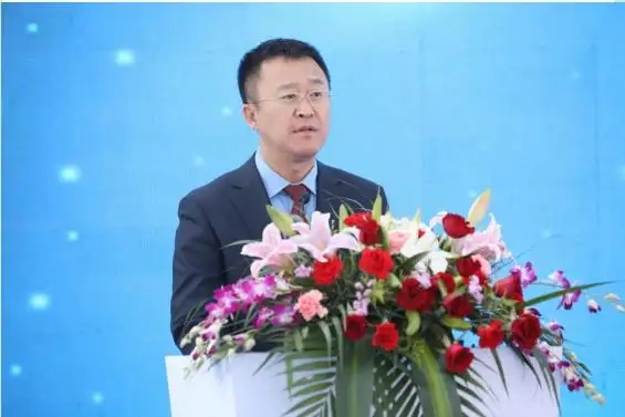  p data-id="gnax7c2x7c">龙经,威高股份执行董事,销售经理. /p>