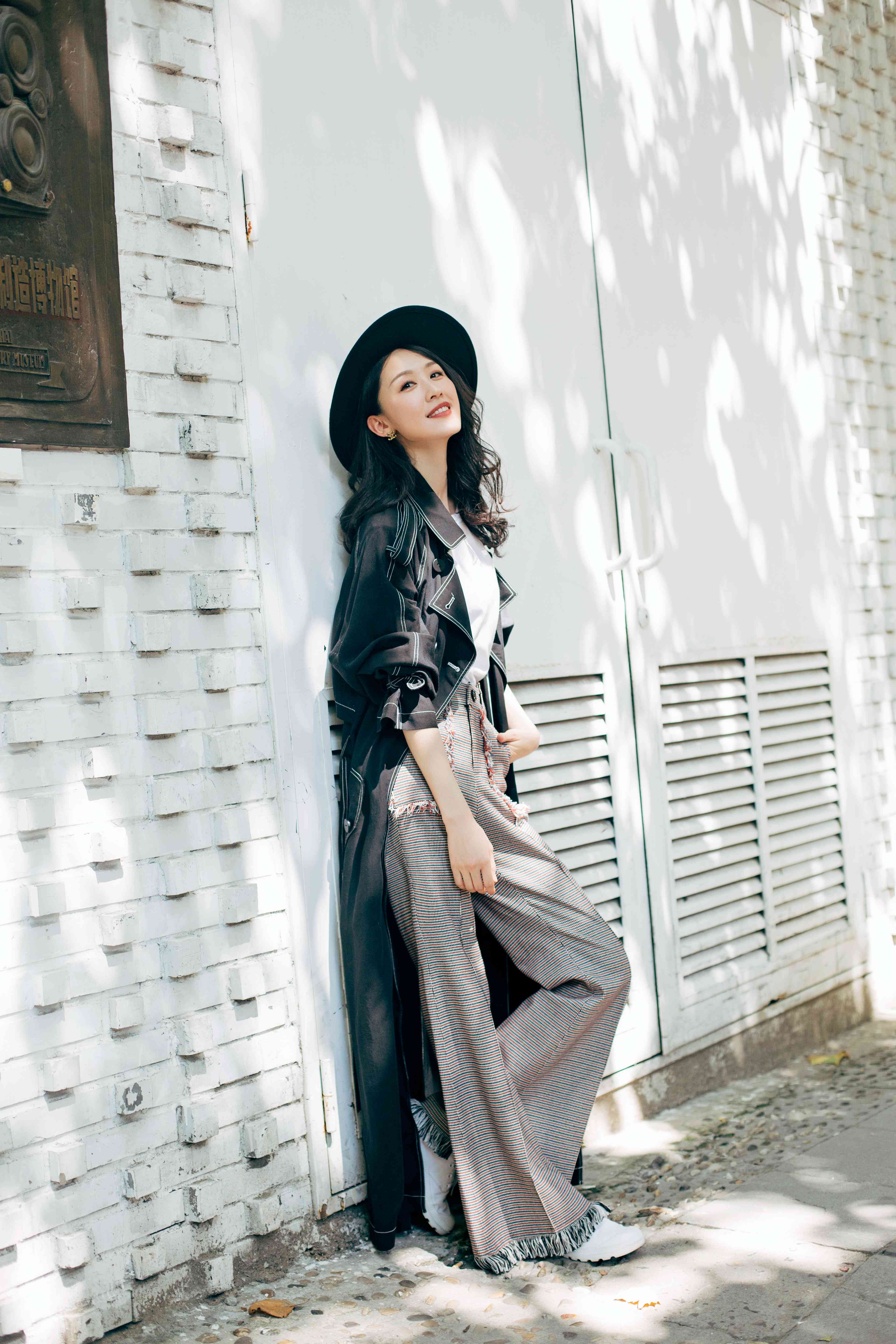  p>张雯,1985年9月12日出生于上海市,中国内地女演员,毕业于 a target