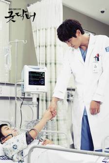 《good doctor》中饰演朴施温（右）