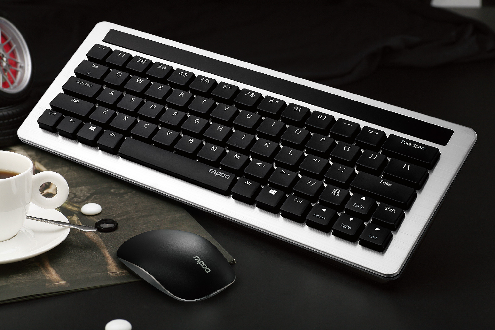 这款键盘集合了5g无线,双模式,全背光,雷柏青轴