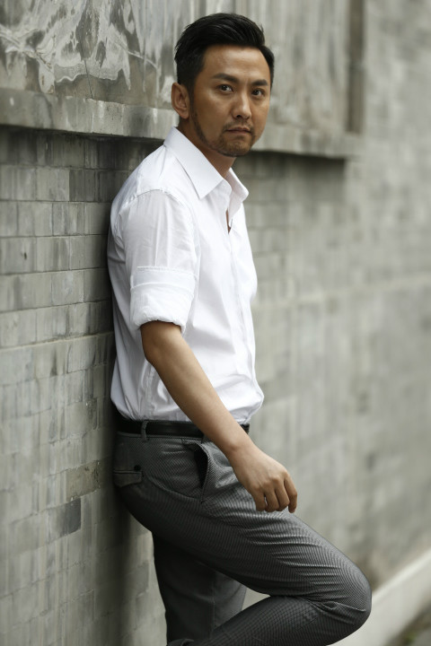  p data-id="gnwkd4vxeg">李华,男,青年演员,毕业于中央戏剧学院2001