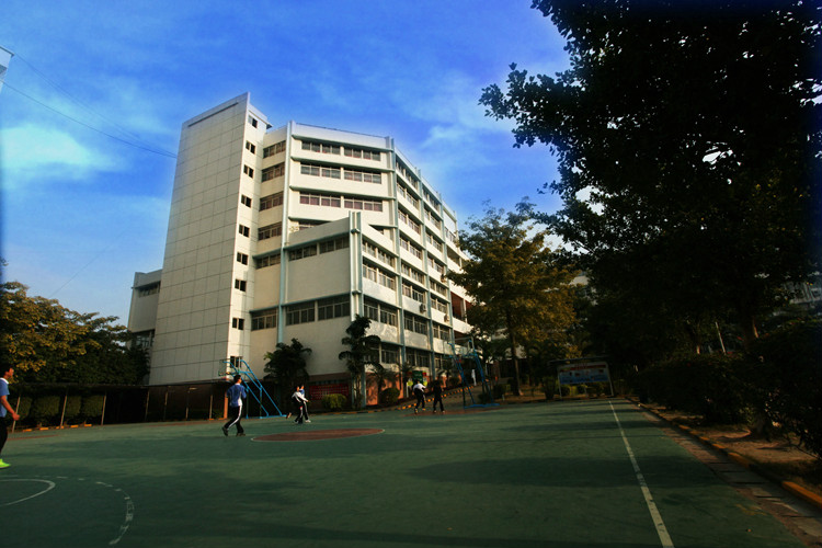 深圳市百合外国语学校