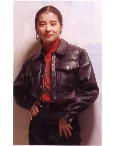  p>岳翎,1968年10月15日生于台湾省台中市,中国台湾女演员,琼瑶第三代