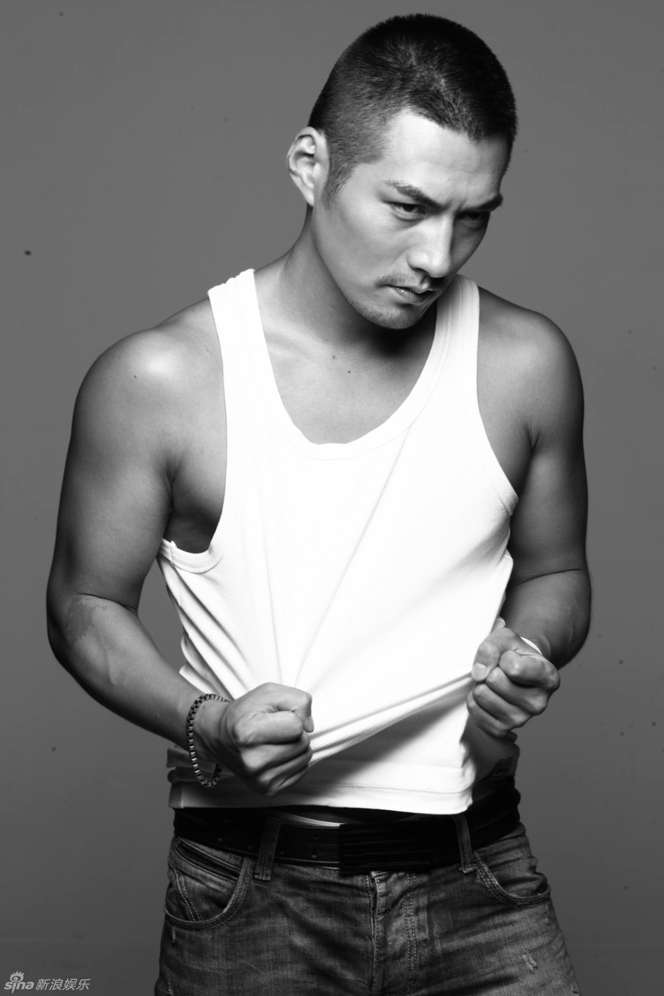  p>严宽(2014年正式改名 a>严屹宽 /a>),1979年1月24日出生于 a>上海 