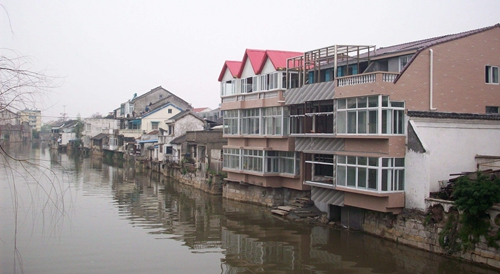  p>塘桥镇东邻苏通长江大桥,南沿沿江高速公路,西接锡通高速,苏虞张一