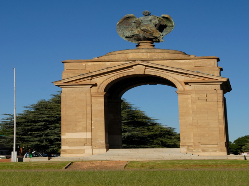  p>约翰内斯堡(英语:johannesburg),是南非共和国豪登省省会,著名的"