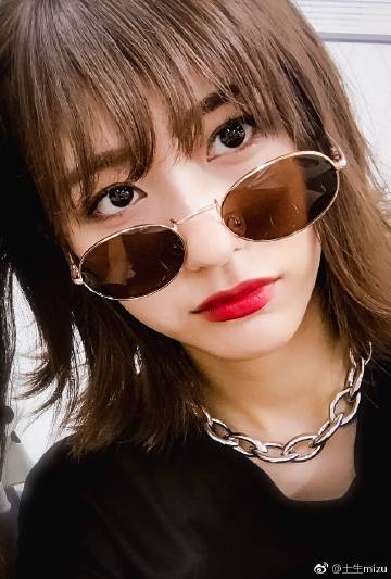  p>土生瑞穗(はぶ みづほ),1997年7月7日出生于日本东京,日本女歌手