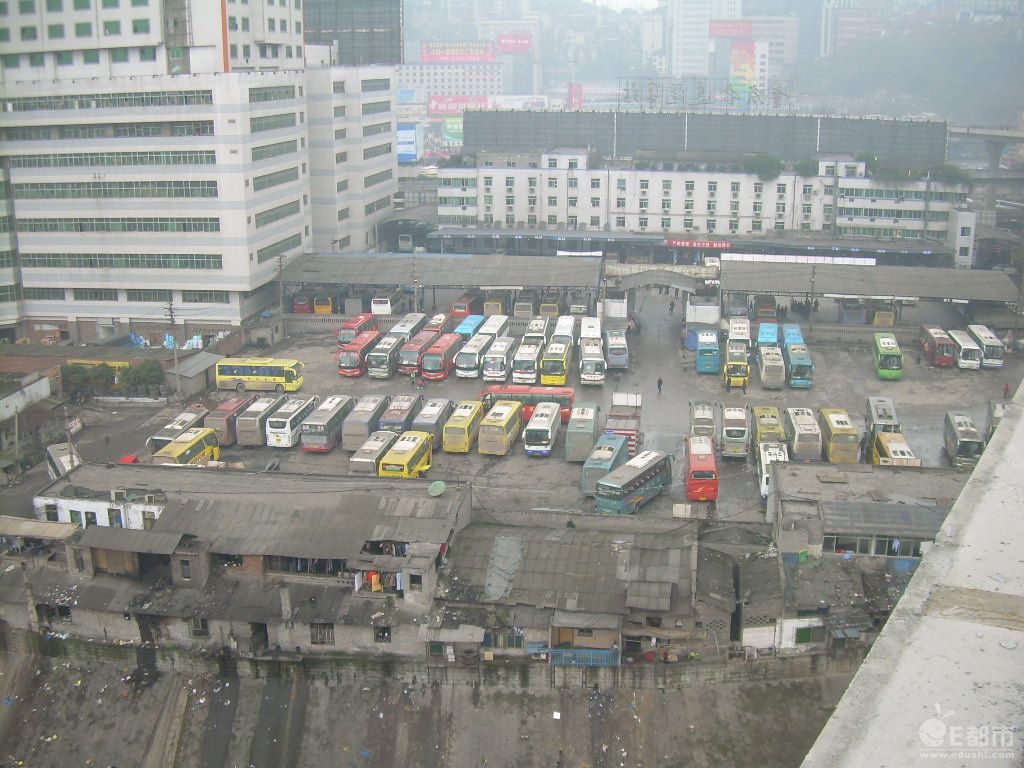  p>重庆汽车站(菜园坝汽车站)位于 a href="#" data-lemmaid="436625"