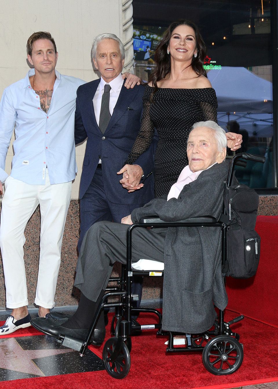  p>柯克·道格拉斯(kirk douglas,1916年12月9日一2020年2月6日),出生