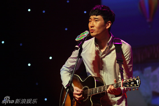  p>满江,1973年1月9日出生于北京市,中国内地流行乐男歌手,音乐制作人