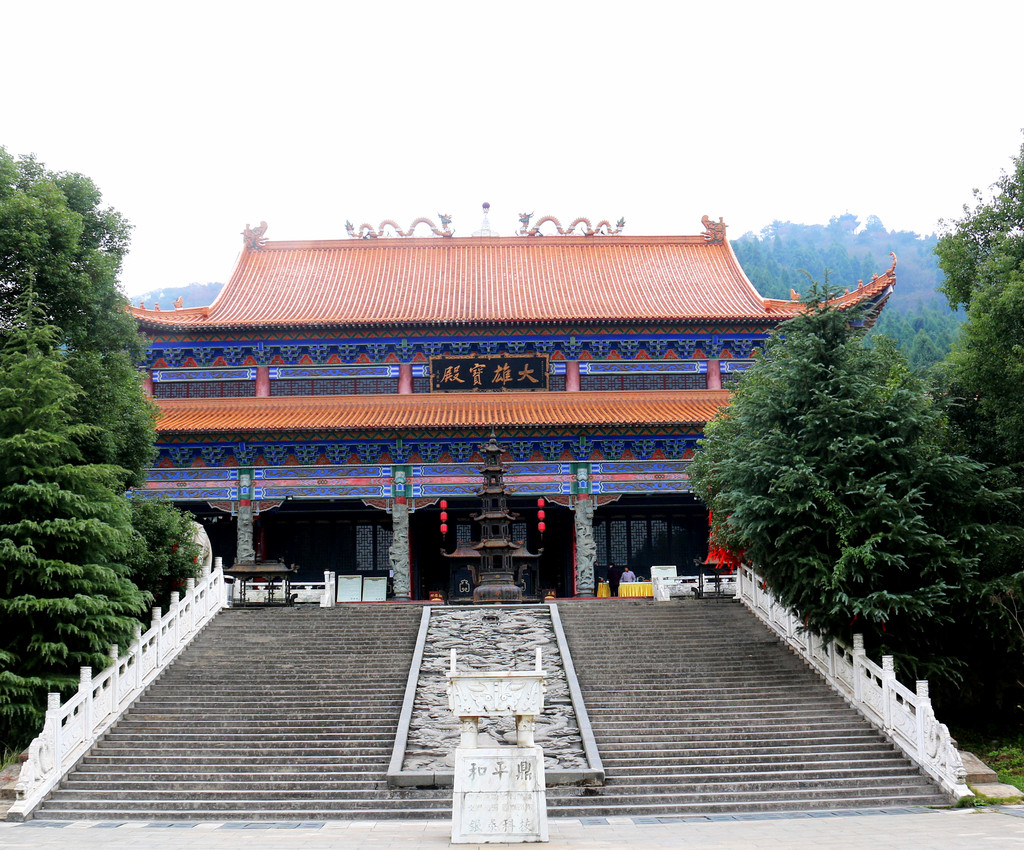  p>灵泉寺位于美丽的江城,楚文化的故乡——武汉市江夏区风景秀丽的