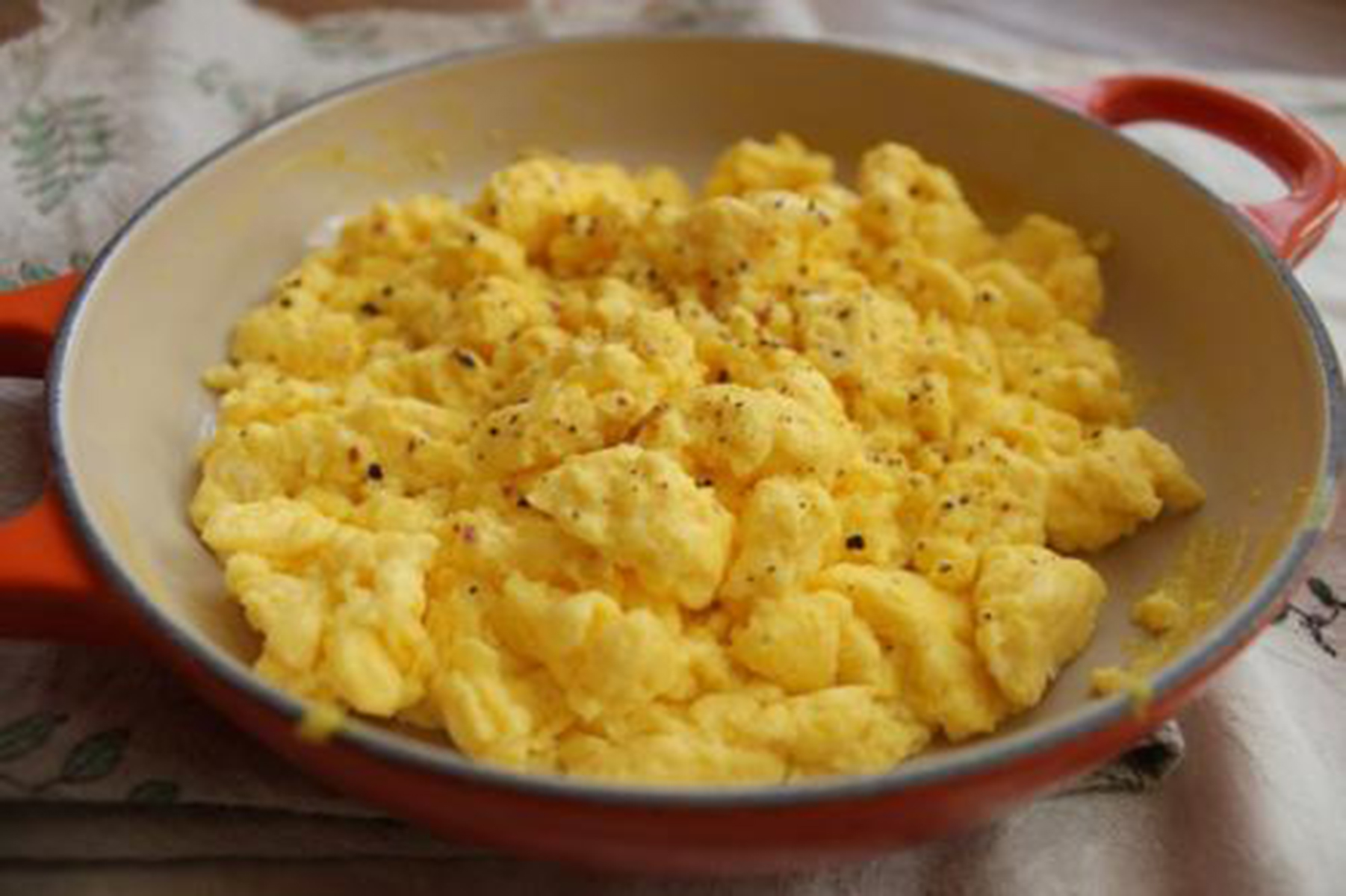  p>牛奶炒鸡蛋是一道美食,主要食材是2个鸡蛋,15.毫升牛奶. /p>