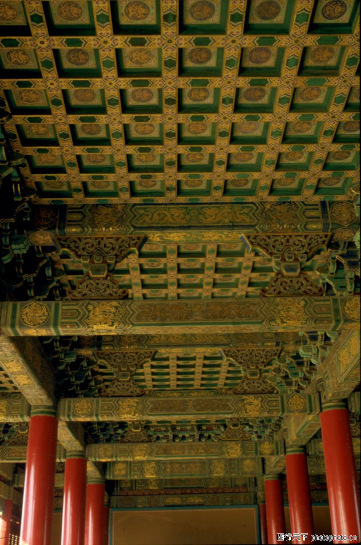  p>建筑物的檐柱以内,除了处在建筑物中轴线上的柱子外,其余都叫"金柱