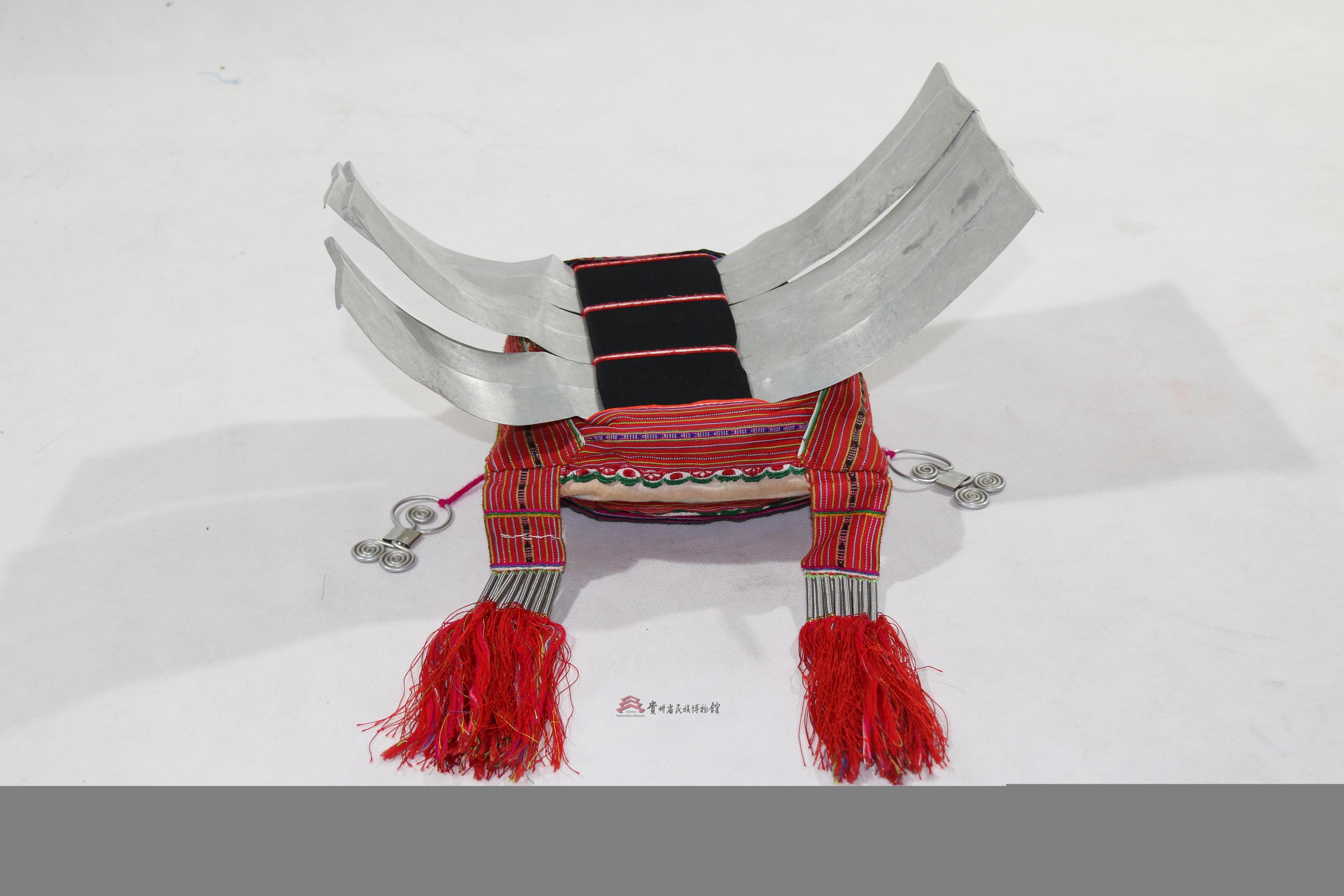 当代广西金秀瑶族流苏帽