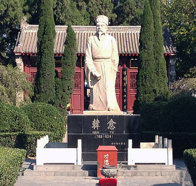  p>韩愈墓,位于河南省孟州市城西6公里韩庄村北半岭坡上,始建于唐敬宗