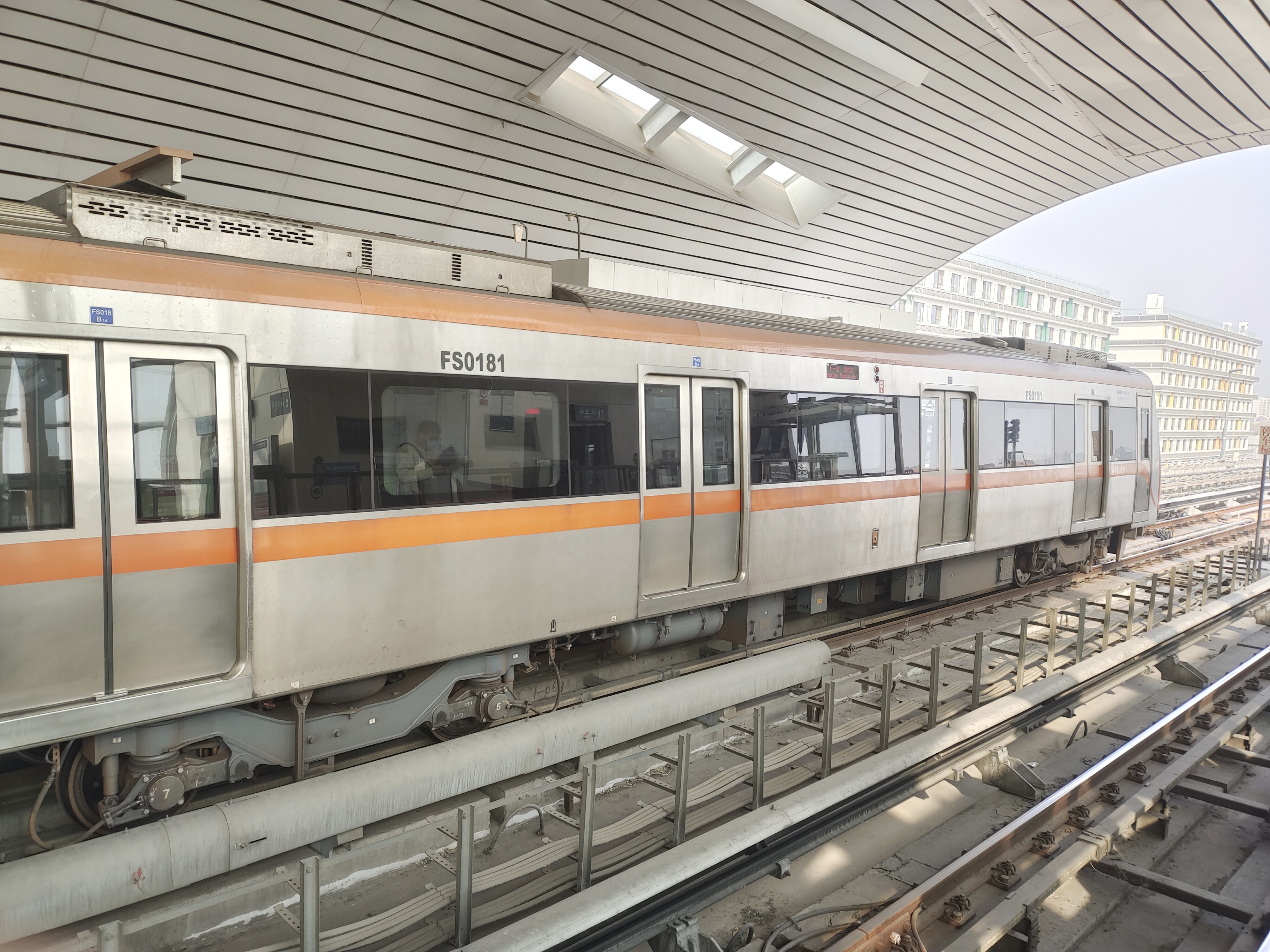 地铁房山线(beijing subway fangshan line),又称"北京地铁25号线",是