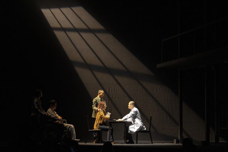 《如梦之梦》是 a target="_blank" href="/item/赖声川/3841735"