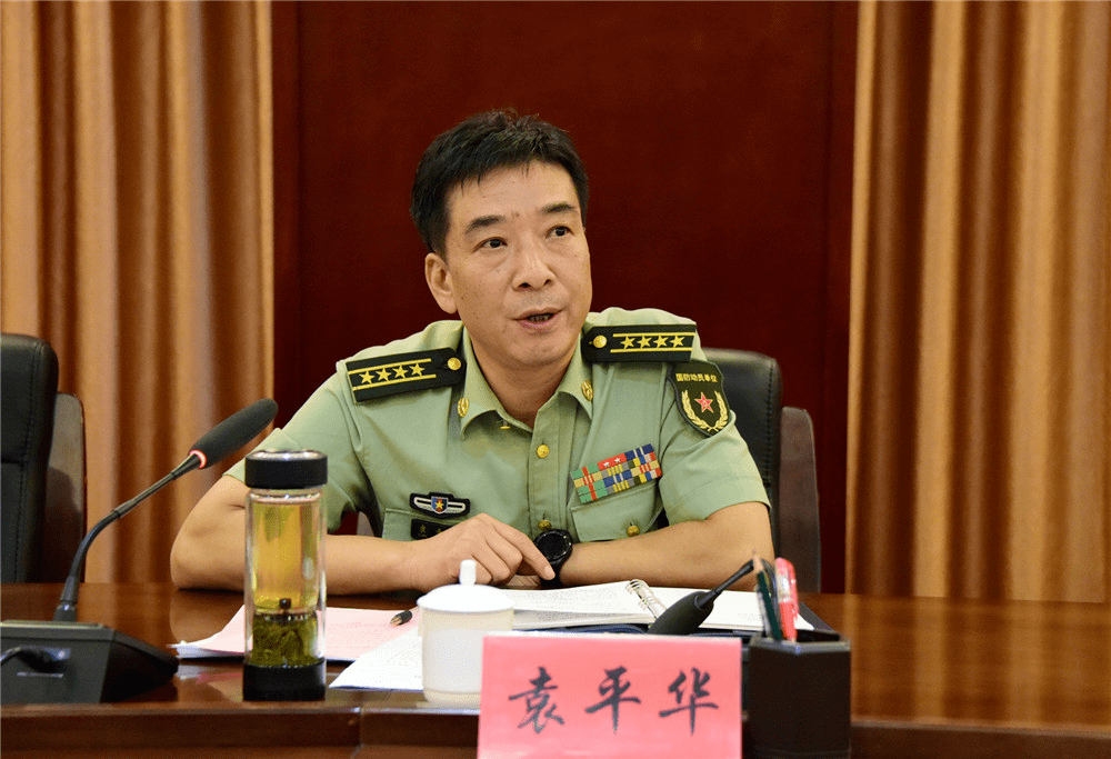 袁平华,现任福建省龙岩市委常委,军分区