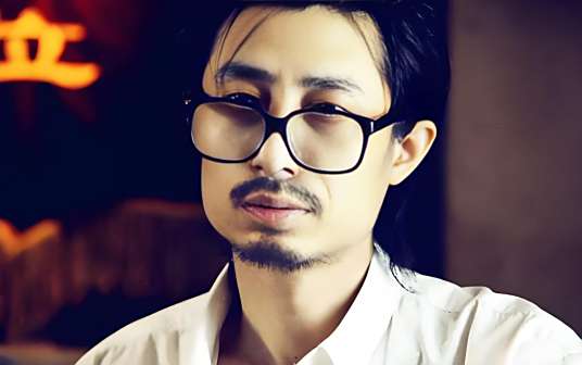 谢天笑在《外星人与限价房》中饰演所长