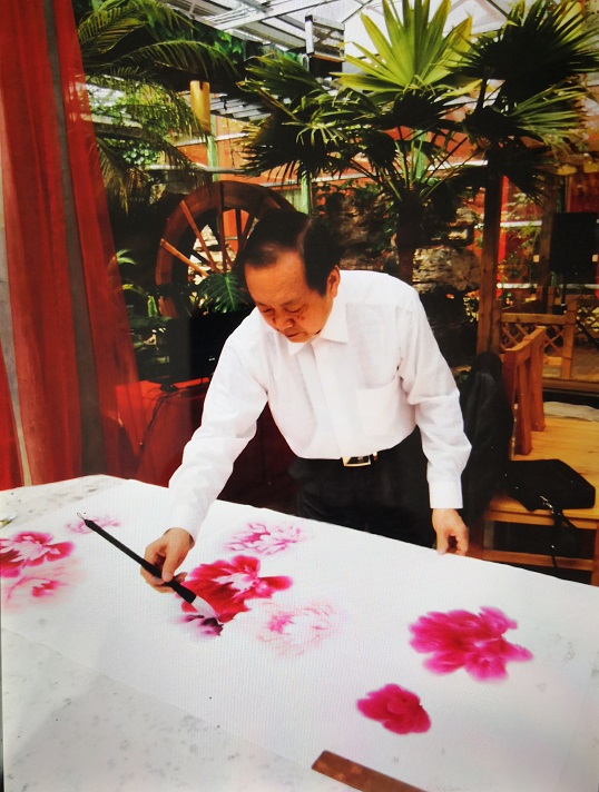 中国国籍,书画艺术家,中国将军诗书画研究院会员,雷锋书画院副院长