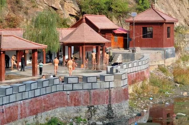  p data-id="gnwlcpvlp4">熊耳山汤河温泉风景区,地处卢氏县汤河乡